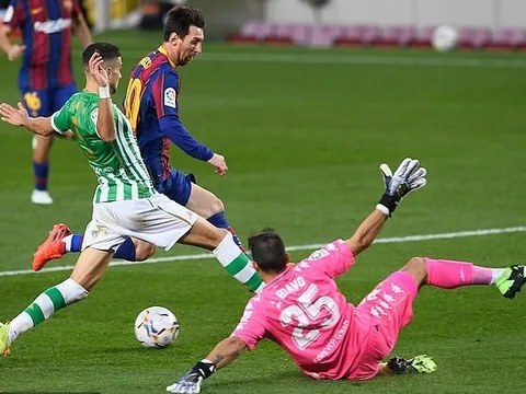 Vào sân từ ghế dự bị, Messi hành Betis "ra bã" giúp Barca đại thắng