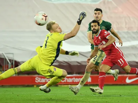 VAR 2 lần gây bất lợi, Liverpool chật vật ngay tại Anfield