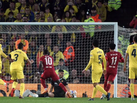 VAR gây tranh cãi trong chiến thắng của Liverpool