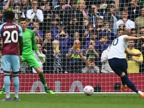 VAR 'kiến tạo', Spurs đẩy Arsenal xuống vị trí thứ 5