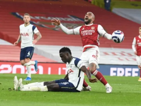 VAR 'tỏa sáng', Arsenal phục thù thành công trước Tottenham