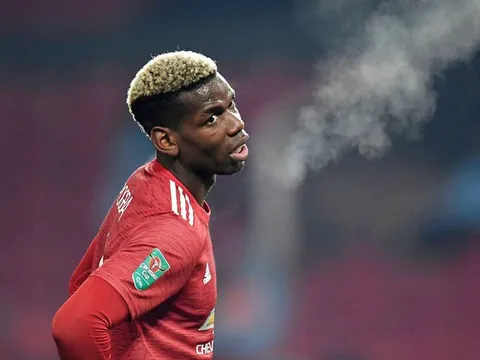 Varane gia nhập Man Utd, Pogba lập tức làm 1 điều