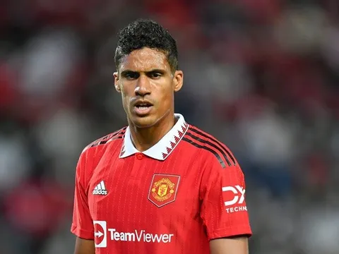 Vấn đề của Varane khiến Man Utd duyệt chi 55 triệu bảng