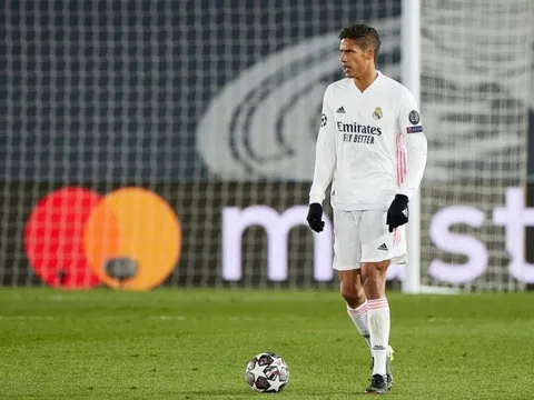 Varane liên hệ với Man Utd, Alaba gửi thông điệp quan trọng