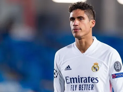 Florentino Perez làm rõ tương lai Varane trước tin đồn gia nhập Man Utd