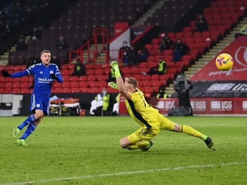 Cơn ác mộng của Ramsdale vắng mặt trận Arsenal - Leicester