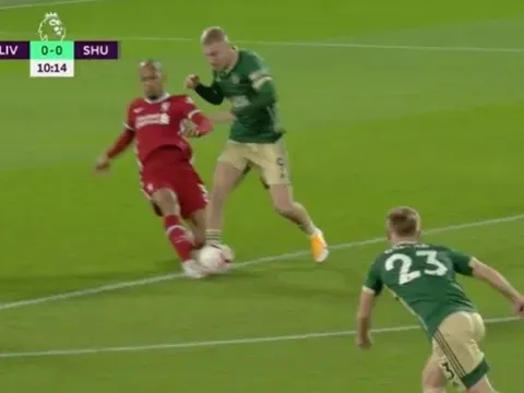 CHOÁNG! Liverpool suýt ôm hận trước Sheffield vì quả 11m 'hoang đường'