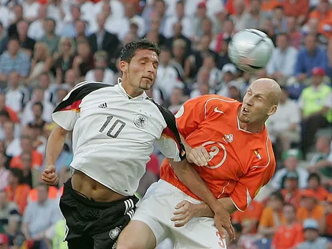 'Vết sẹo Jaap Stam gây ra cho tôi 16 năm trước vẫn còn đây'