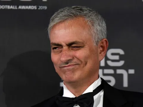 Vì một cái tên, fan Man Utd từ hận sang yêu Mourinho