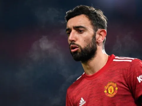 Vì một đồng đội, Fernandes không vội gia hạn hợp đồng với Man Utd
