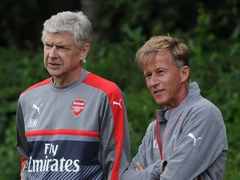 Vì đâu Arsenal bán viên ngọc Hà Lan với giá 540.000 bảng?