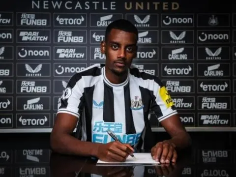 Vì sao bom tấn 63 triệu bảng của Newcastle bị gạch tên?