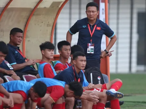 Vì sao HLV U16 Việt Nam nhận thẻ đỏ?