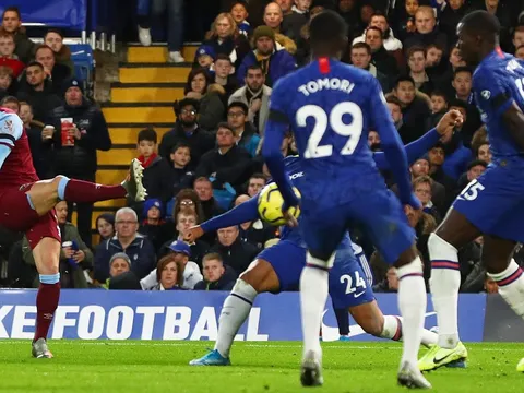 'Vì sao Kurt Zouma cứ đứng yên?'