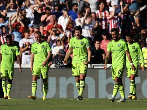 Vì sao MU ngày càng thụt lùi?