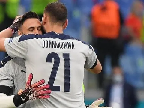 Vì sao Roberto Mancini thay thủ môn ở phút 89?