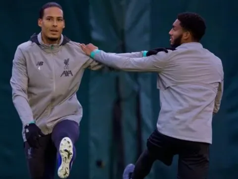 Vì sao Van Dijk "mất tích" tại Qatar