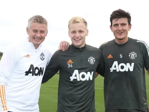 Vì Van de Beek, Solskjaer chỉ trích người hâm mộ