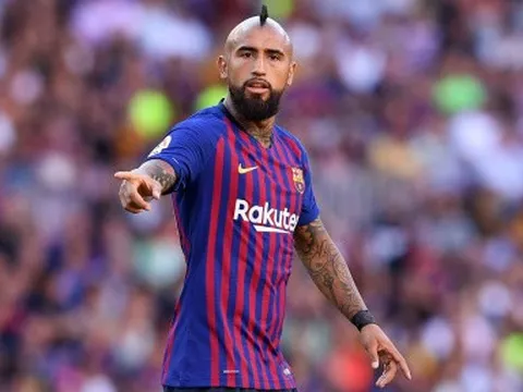 Vidal thẳng thắn buông lời dạy dỗ "thánh vô kỷ luật" của Barcelona