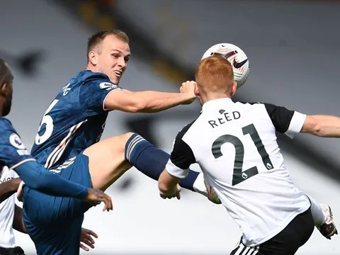 CHOÁNG! Sao Arsenal solo như Ronaldinho qua 4 đối thủ, Lacazette khoái chí vỗ tay