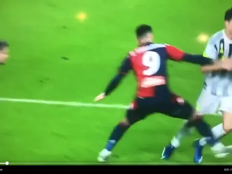 Rực sáng thành người hùng phút cuối, Ronaldo bị tố ăn vạ kiếm penalty