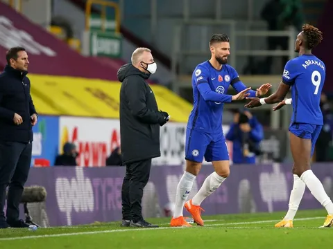 "Việc Giroud ngồi dự bị cho thấy sự phong phú của đội hình Chelsea"