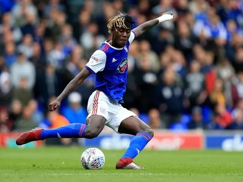 Vieira dang tay đón cầu thủ nằm ngoài kế hoạch của Tuchel