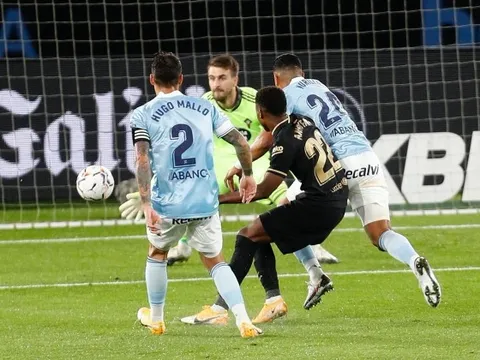 "Viên ngọc" của Koeman nổ súng, Barca sắp đón chào một huyền thoại mới