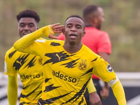 "Báu vật" khiến Haaland nể phục lại "gánh" đội trẻ Dortmund trên vai