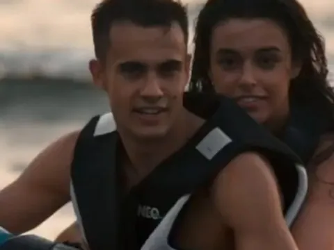 "Viên ngọc" Real thoải mái du hí bên bạn gái Youtuber