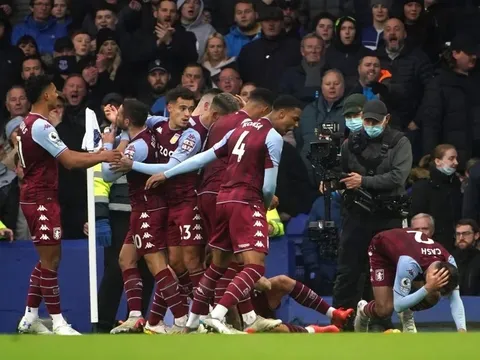 Coutinho thắng trận đầu cùng Aston Villa