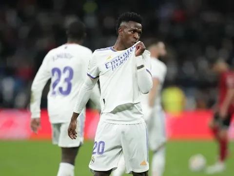 Vinicius lại ghi điểm với NHM Real