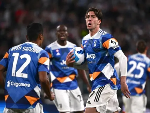 Vlahovic giải cứu Juventus ở phút 90+5