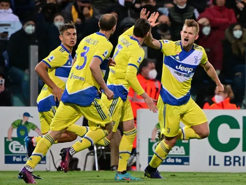 Vlahovic giúp Juventus ngược dòng trước Cagliari