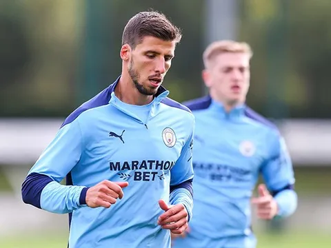 "Với 62 triệu bảng, cậu ấy thích hợp với Man City hơn là Koulibaly"