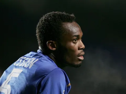 Với bài học từ Essien, Chelsea sẽ lại khiến M.U ôm hận?