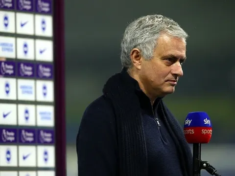 Vừa đến Roma, Mourinho lập tức muốn chiêu mộ sao Man Utd