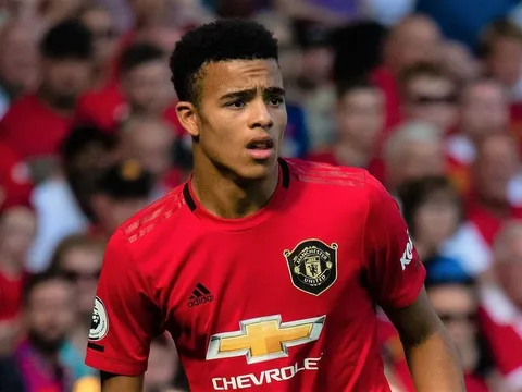 Vướng bê bối hít bóng cười, Mason Greenwood hứa 1 câu với BHL Man Utd