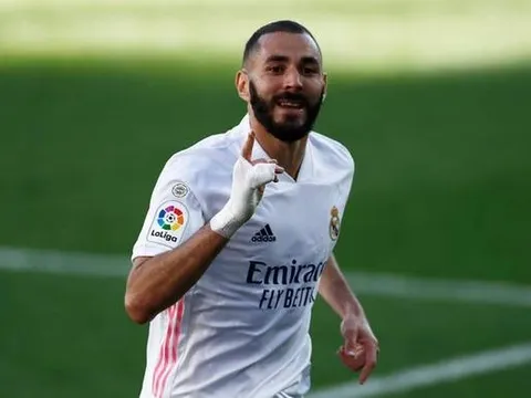 Karim Benzema đạt cột mốc khủng khi đưa Real Madrid lên ngôi đầu La Liga