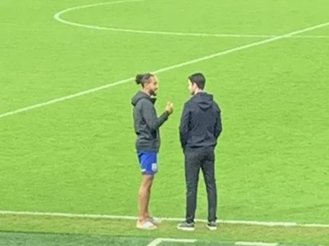 Walcott chê Arsenal sợ hãi, Arteta lập tức phá vỡ im lặng