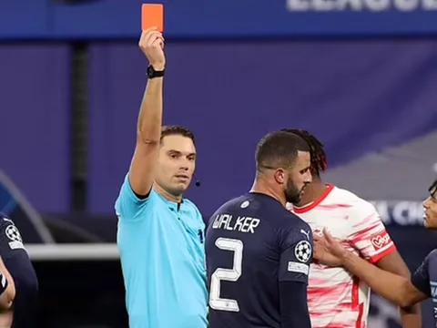 Pep: "Cậu ấy xứng đáng bị cấm thi đấu 3 trận"