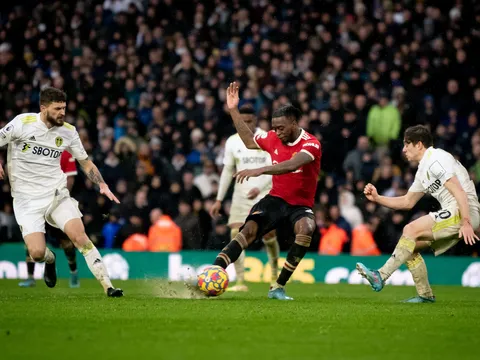 Bất ngờ với người chạm bóng nhiều nhất của Man Utd trước Leeds