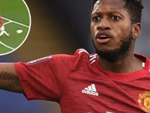 Cẩu thả, Fred khiến Man United nhận bàn thua đau đớn