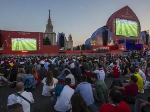 Người hâm mộ được khuyên tránh xa Qatar 'trừ khi có vé xem World Cup'