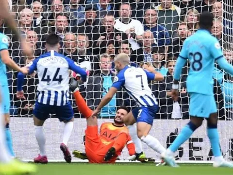 Cận cảnh chấn thương kinh hoàng của Hugo Lloris