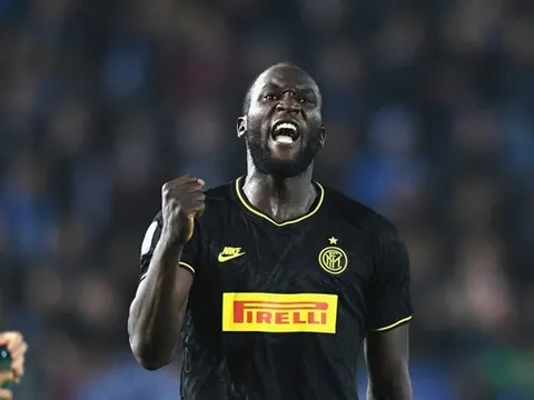 Lukaku san bằng kỷ lục ghi bàn của Ronaldo Nazario