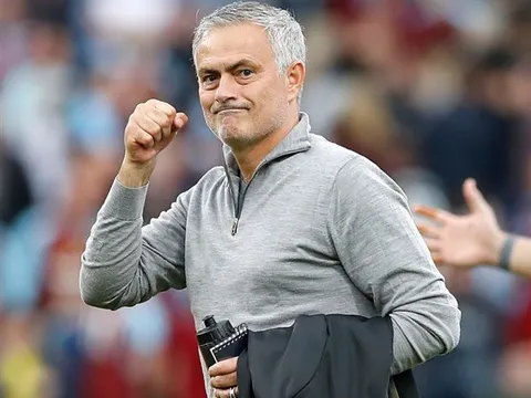 Nhìn lương Mourinho, CĐV Liverpool "giận tím người"