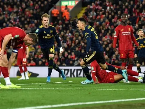 Liverpool vượt Man Utd về danh hiệu, đại chiến nổ ra