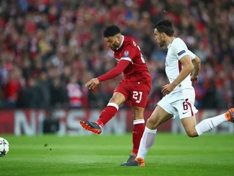 Klopp đang "giết chết" Oxlade-Chamberlain?