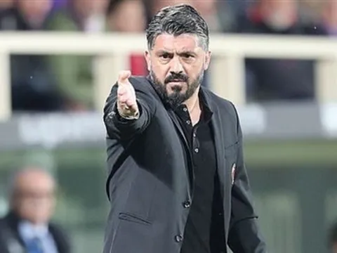 Gattuso từ chối 18 CLB trước khi đến Napoli